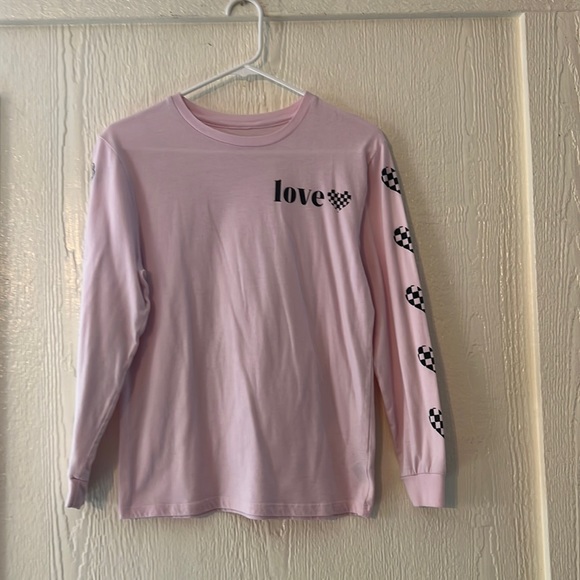 Girls large ‘love’ t-shirt with black graphics. - Picture 1 of 4